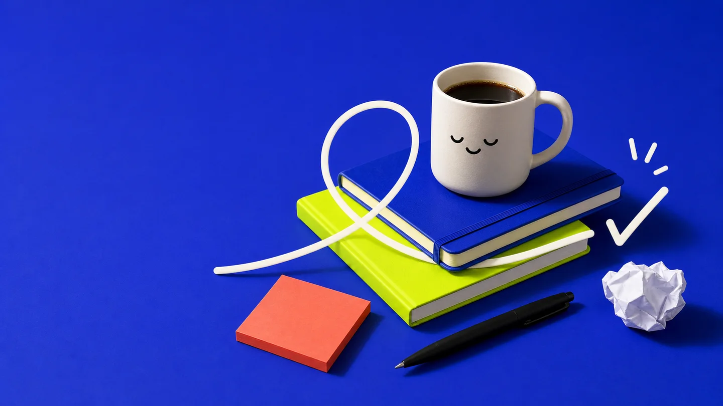 Libretas, café y una línea dibujada que termina en un check